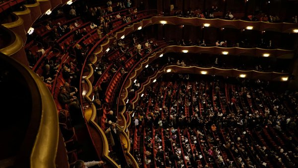 Opéras de Paris : entre histoire, architecture et magie des spectacles