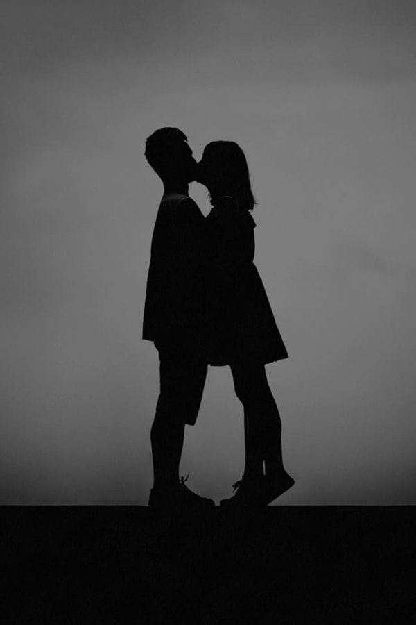 Comment intégrer des éléments de l'opéra romantique allemand dans des productions théâtrales modernes ?